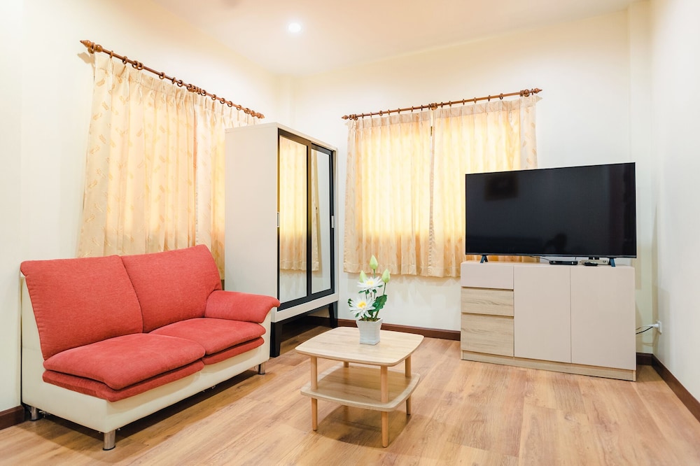 Deluxe House - Photo 2