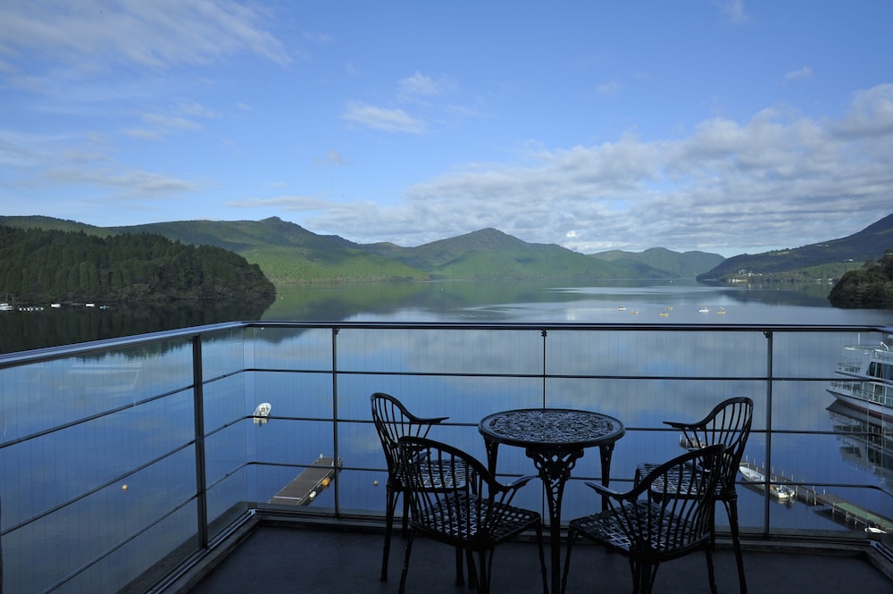 Suite, Lake View, Non Smoking, With French Dinner At 6pm - Photo 9