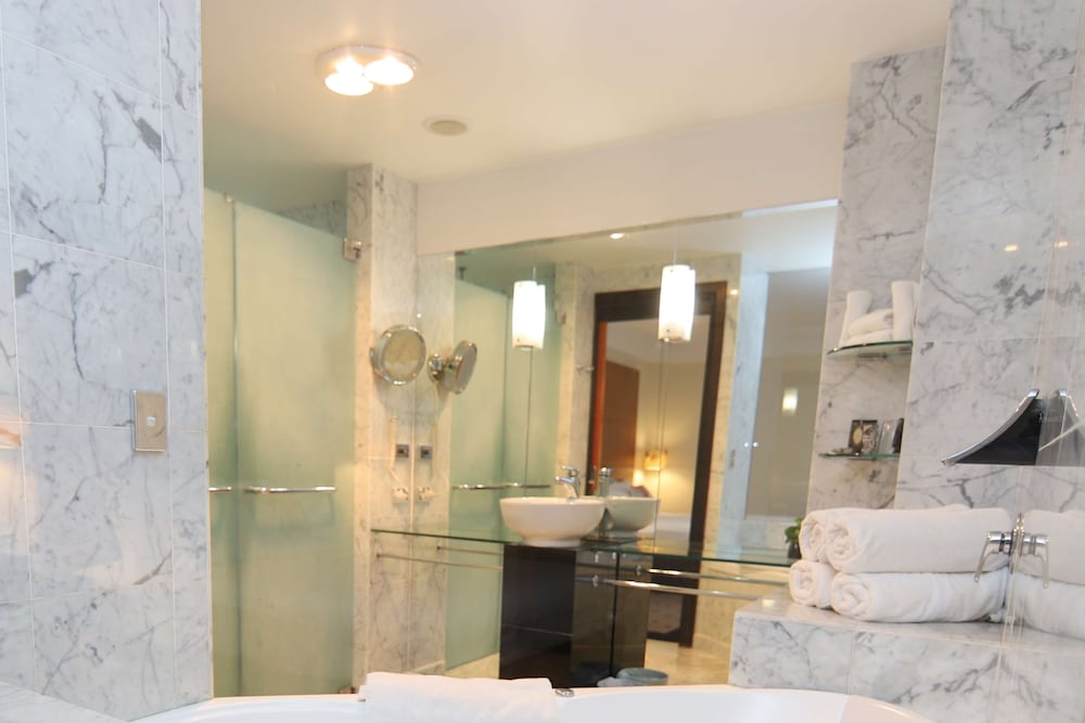 Executive Room, 1 King Bed, Jetted Tub, Ground Floor photo 2