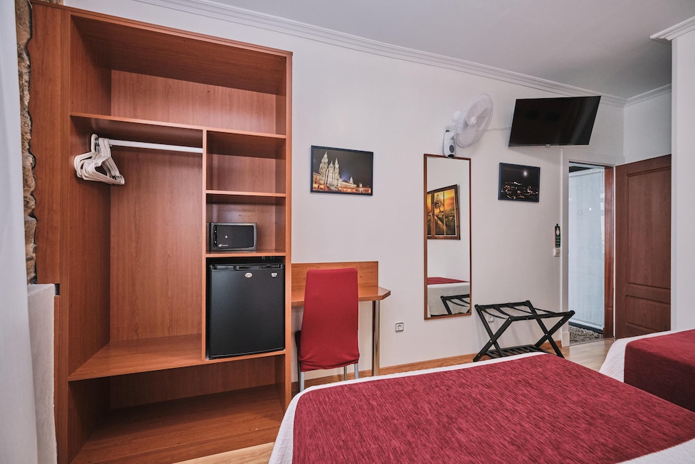 Triple Room (1 double bed and 1 single bed) photo 3