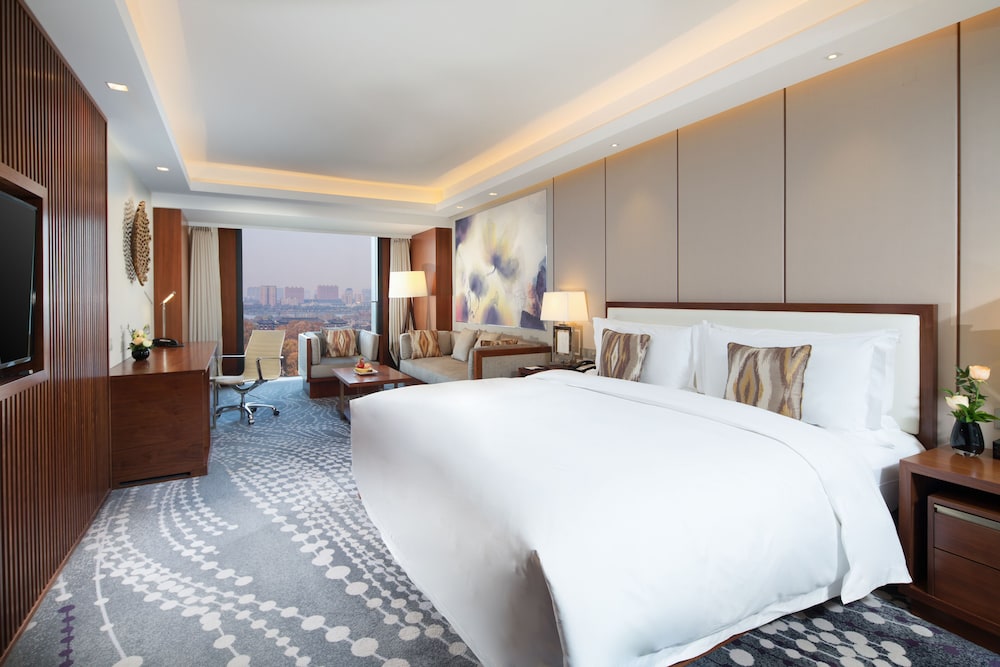 Premium Room, City View - Photo 4