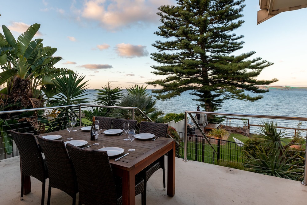 Superior 2 Bedroom, Waterfront Villa photo 3