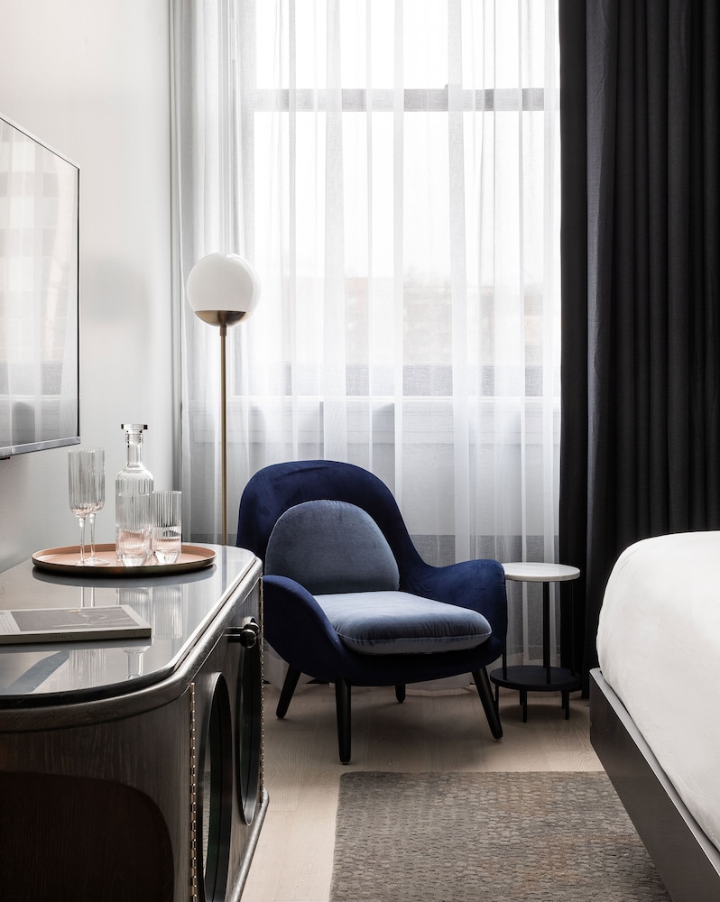 Deluxe Room, 1 King Bed, City View - Photo 3