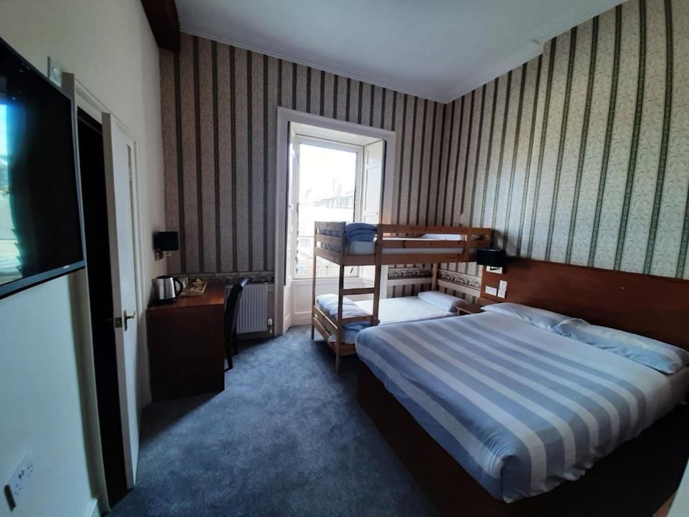 Quadruple Room, Ensuite (with Double and Bunk Bed) photo 3