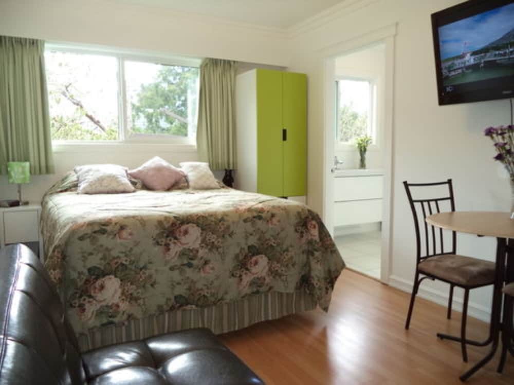 Room (Queen Room Ensuite Bath) photo 2