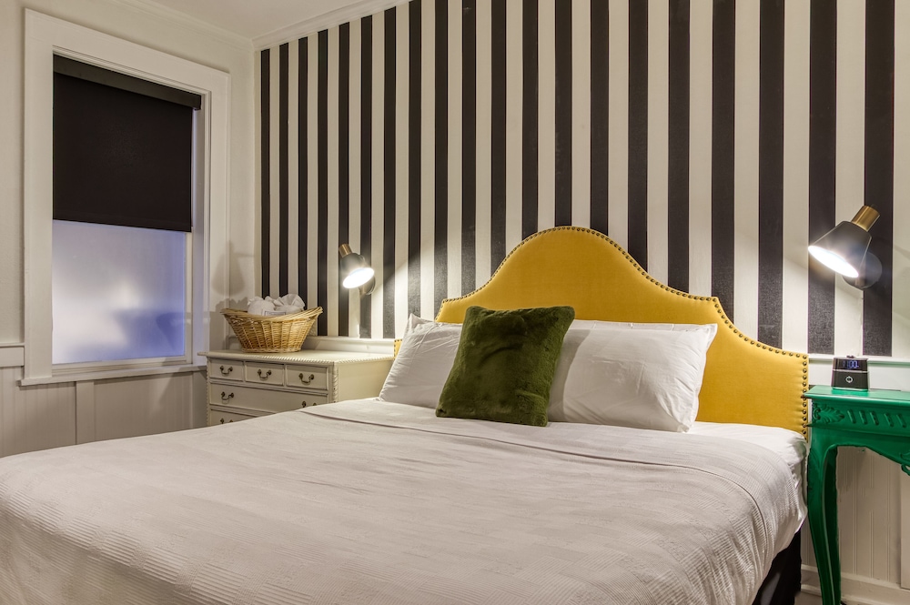Deluxe Room, 1 King Bed