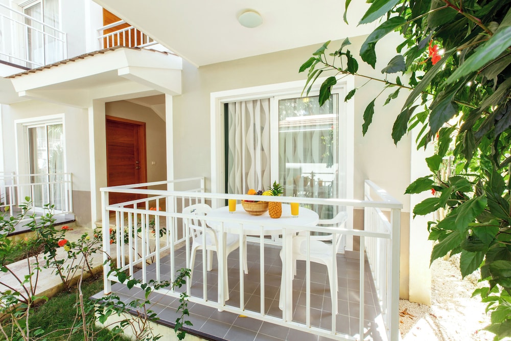 Deluxe Suite, Balcony, Garden View