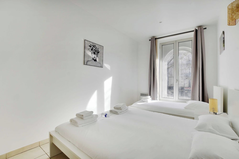 Apartment photo 2