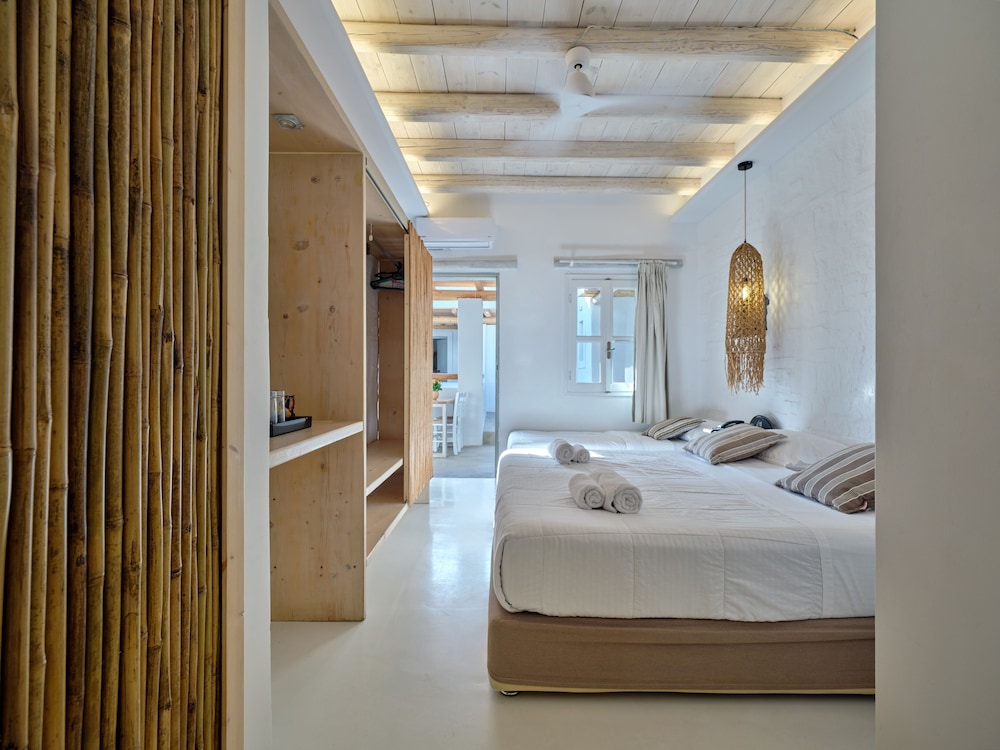 Premium Quadruple Room, Courtyard View - Photo 7