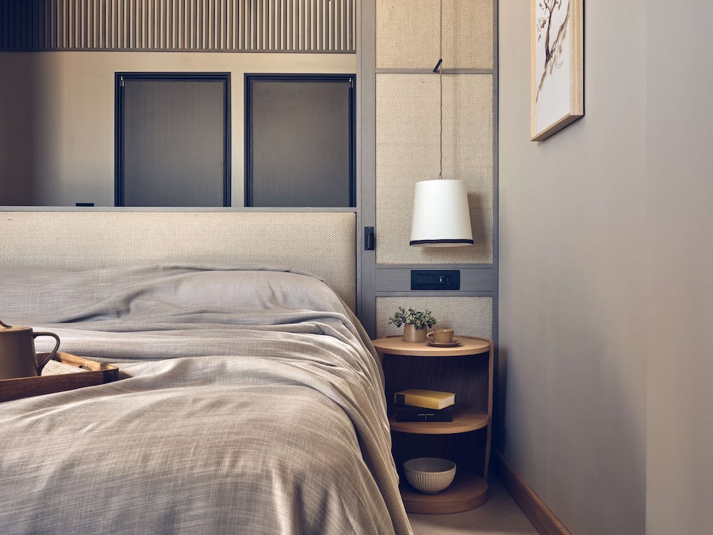Deluxe Room, Sea View thumbnail 6