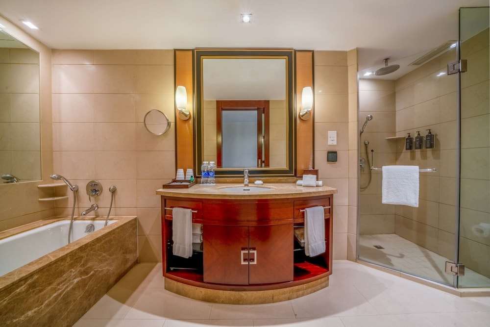 Superior Double Room, 2 Double Beds - Photo 10