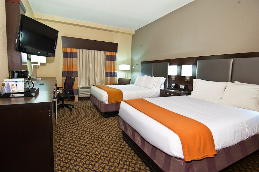 Room, 2 Queen Beds, Accessible, Non Smoking (Hearing) - Photo 2
