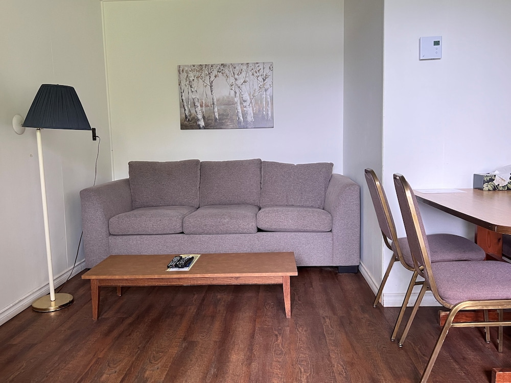 Standard Duplex, 1 Bedroom, Kitchen, Lake View (Birchgrove #10)