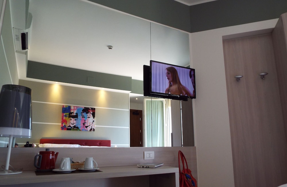 Standard Twin Room - Photo 7