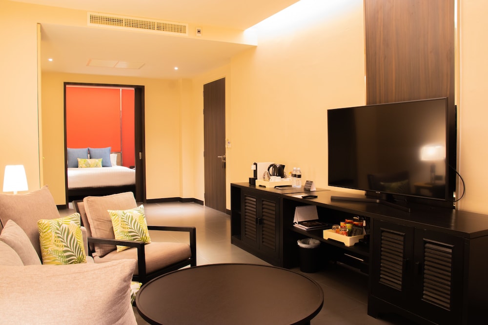One Bedroom Suite - Photo 2