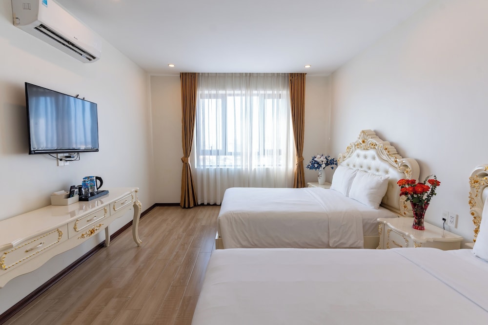 Superior Triple Room, Non Smoking, City View