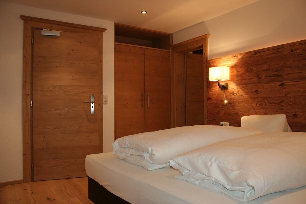 Family Room, 2 Bedrooms photo 3