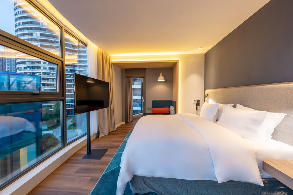 Standard Room, Multiple Beds (Extra Space) - Photo 6
