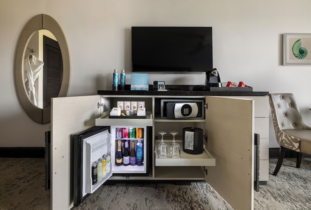 Deluxe Room, 1 King Bed with Sofa bed, Ocean View