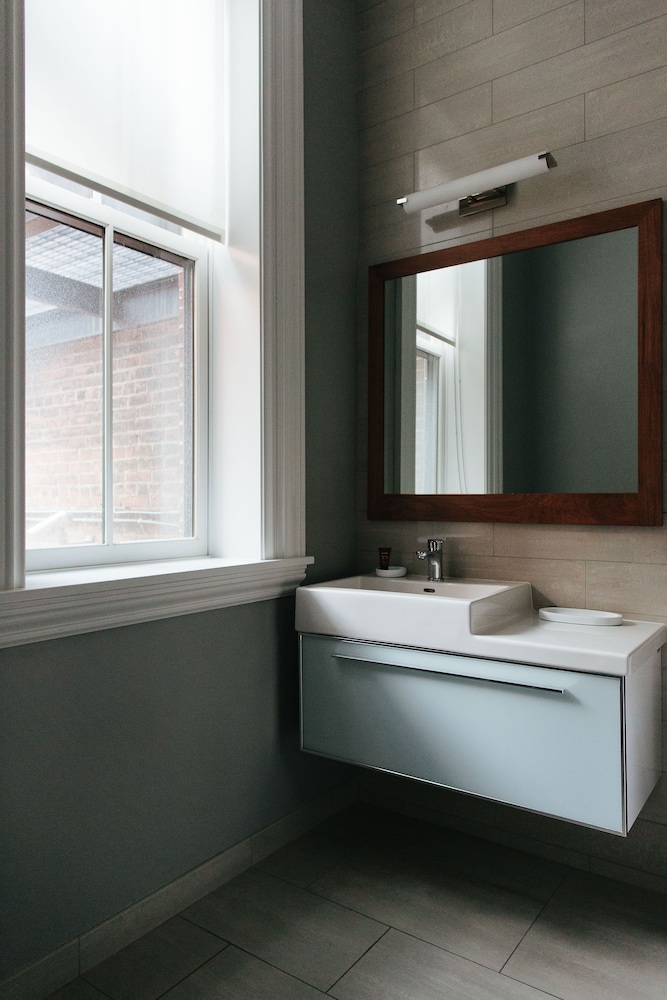 Deluxe Room, 1 King Bed (Bath in room) - Photo 10