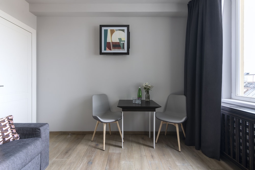 Large Studio with Kitchenette