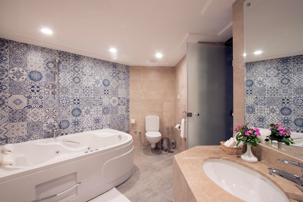 Royal Suite sea view photo 2