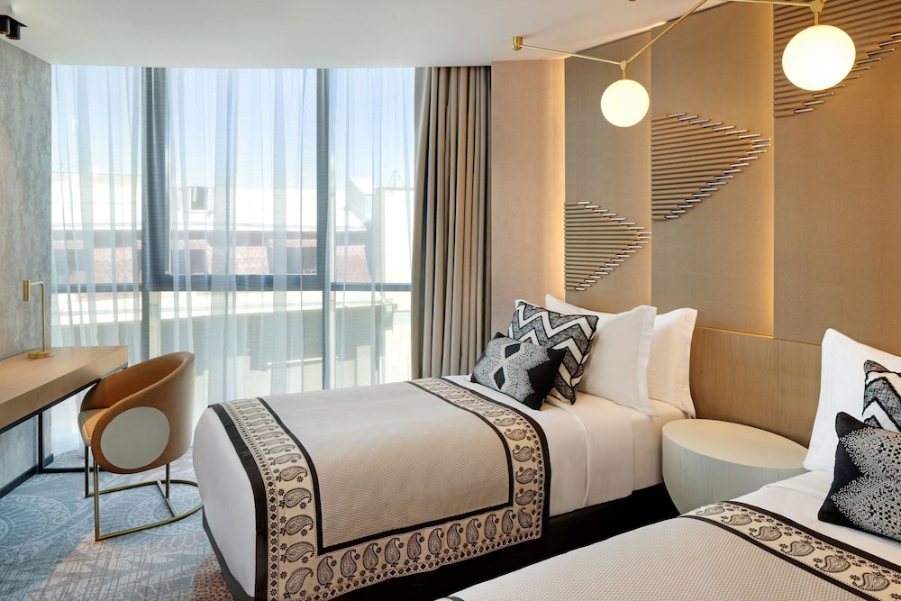 Signature Suite, Multiple Beds - Photo 4