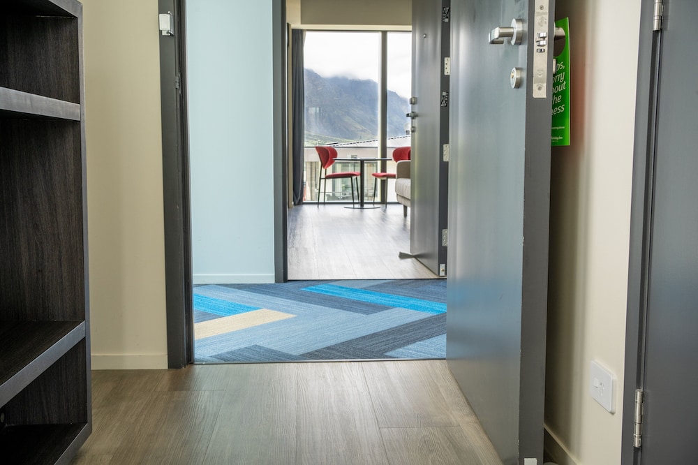 Standard Room, Multiple Beds, Mountain View - Photo 3
