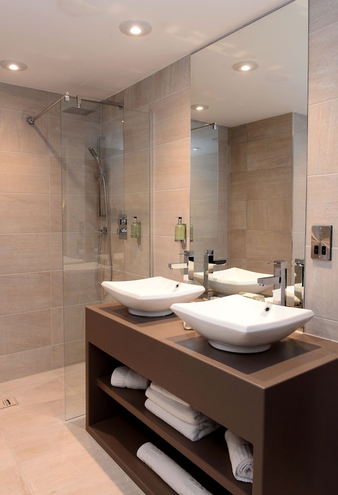 Suite, 1 Bedroom - Photo 2
