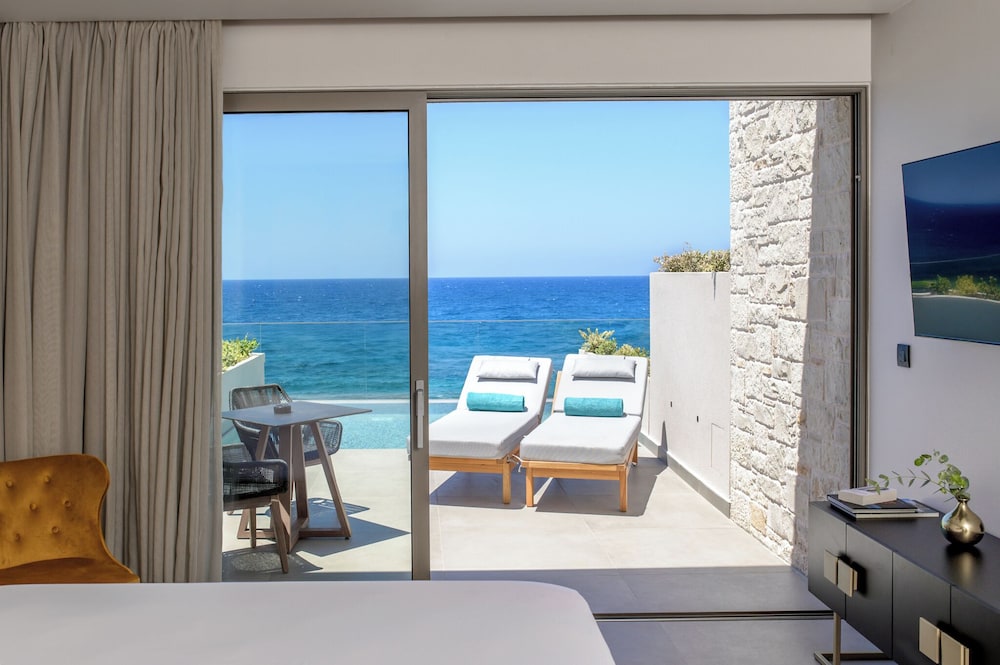 Premium Studio Suite, 1 King Bed, Private Pool, Sea View