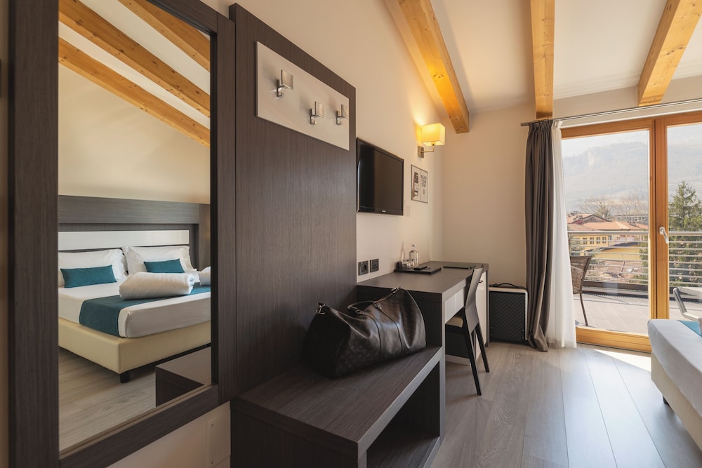 Superior Double Room with Jacuzzi ,SPA Access photo 2