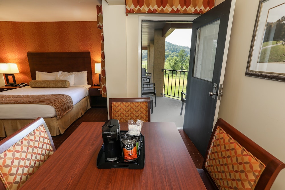 Deluxe Room, 1 King Bed (Fairway) - Photo 3