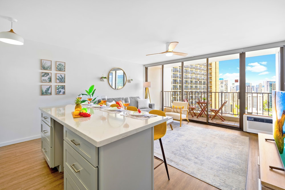 High Floor Ocean View Condo w/ 2 Beds and Parking: Design Apartment, 1 Bedroom, Balcony, Partial Ocean View (0094) photo