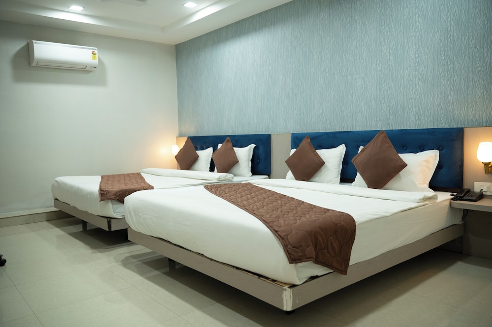 Premium Twin Room - Photo 1
