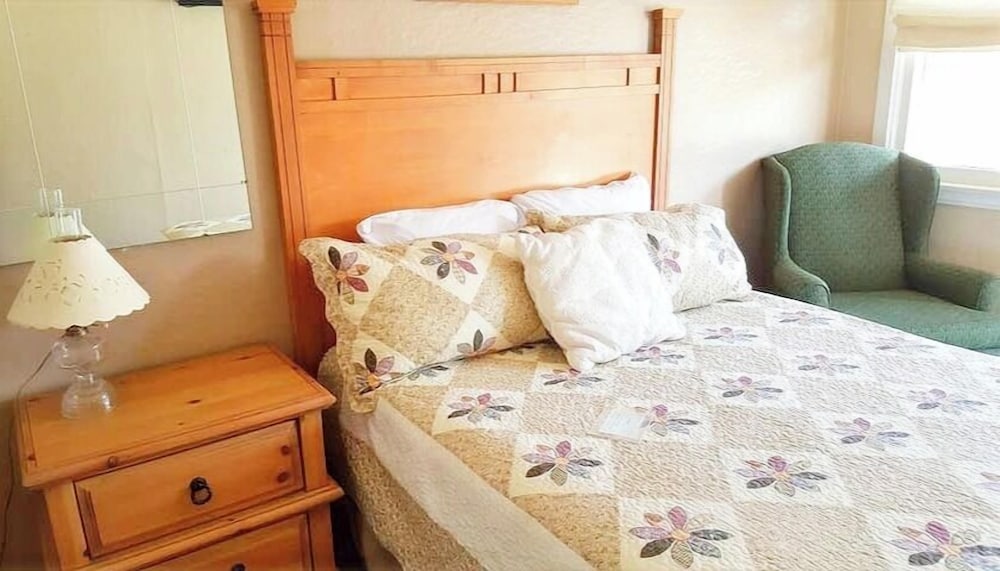 Basic Room, Non Smoking, Mountain View