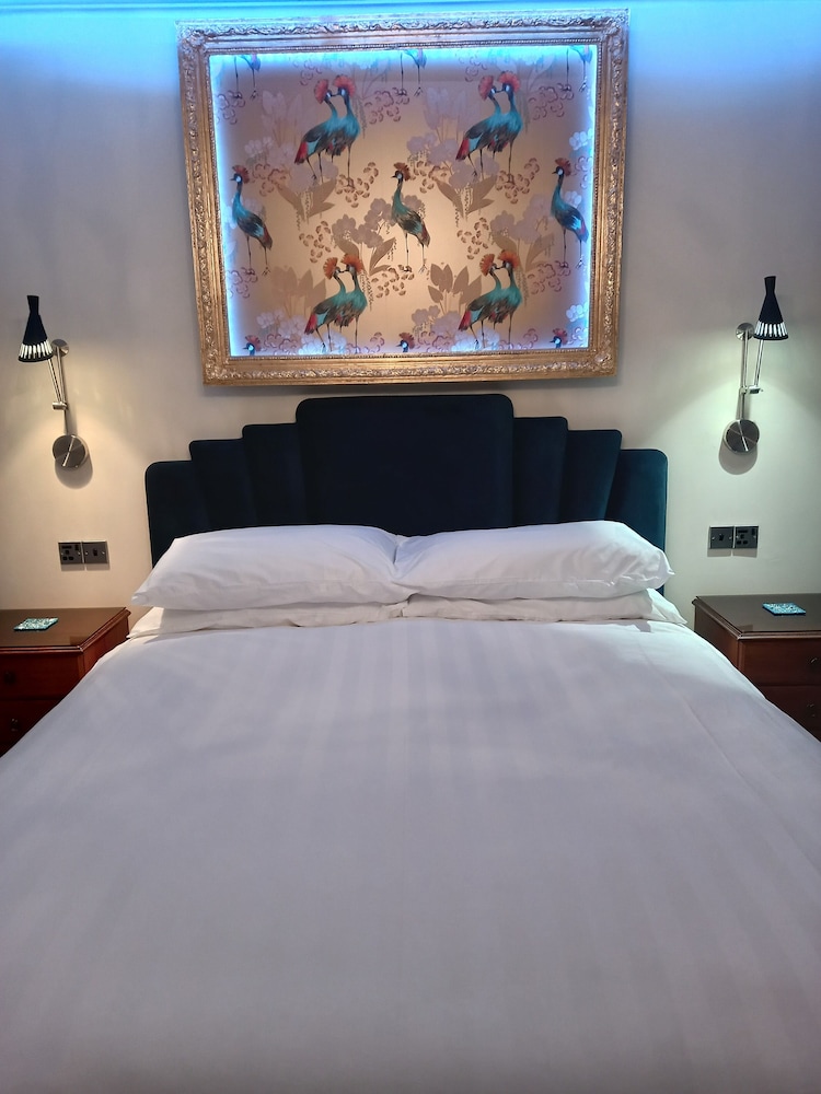 Premier Double Room, 1 King Bed, Ensuite (Room4) photo 2