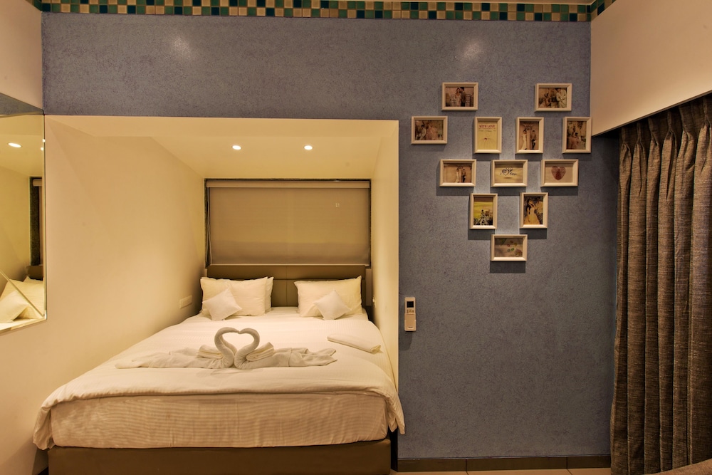 Honeymoon Room photo 1