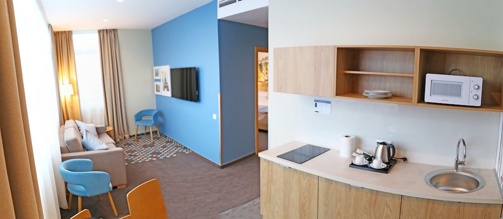 Superior Apartment, 1 King Bed, Kitchenette, City View