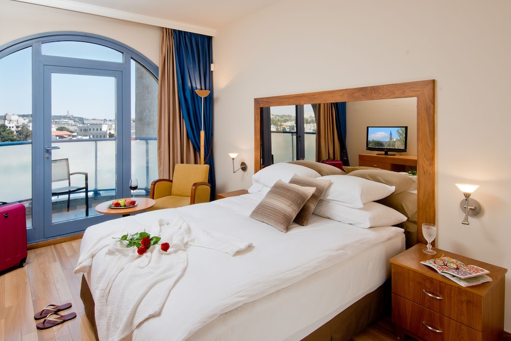 Superior Room with Balcony - Photo 2