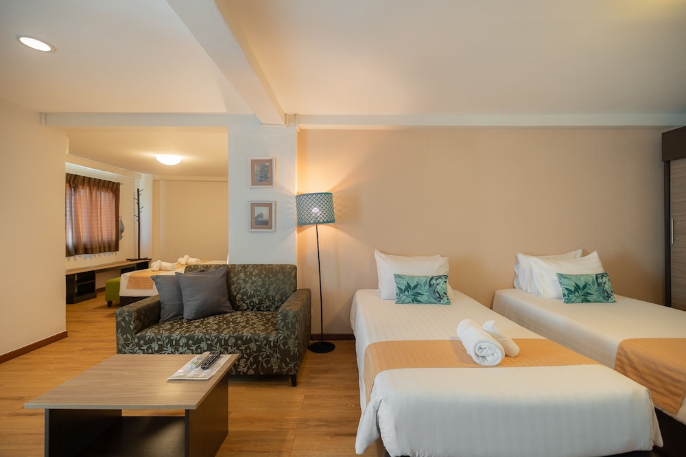 Family Quadruple Room, Multiple Beds photo 2