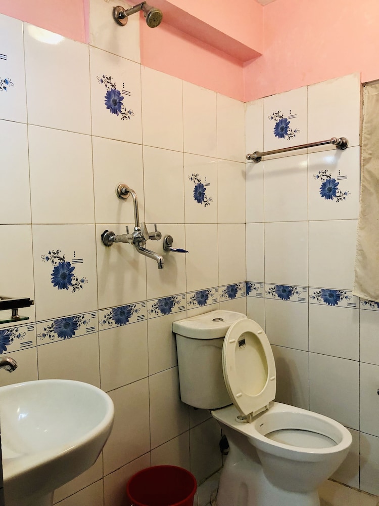 Standard Double or Twin Room - Photo 4