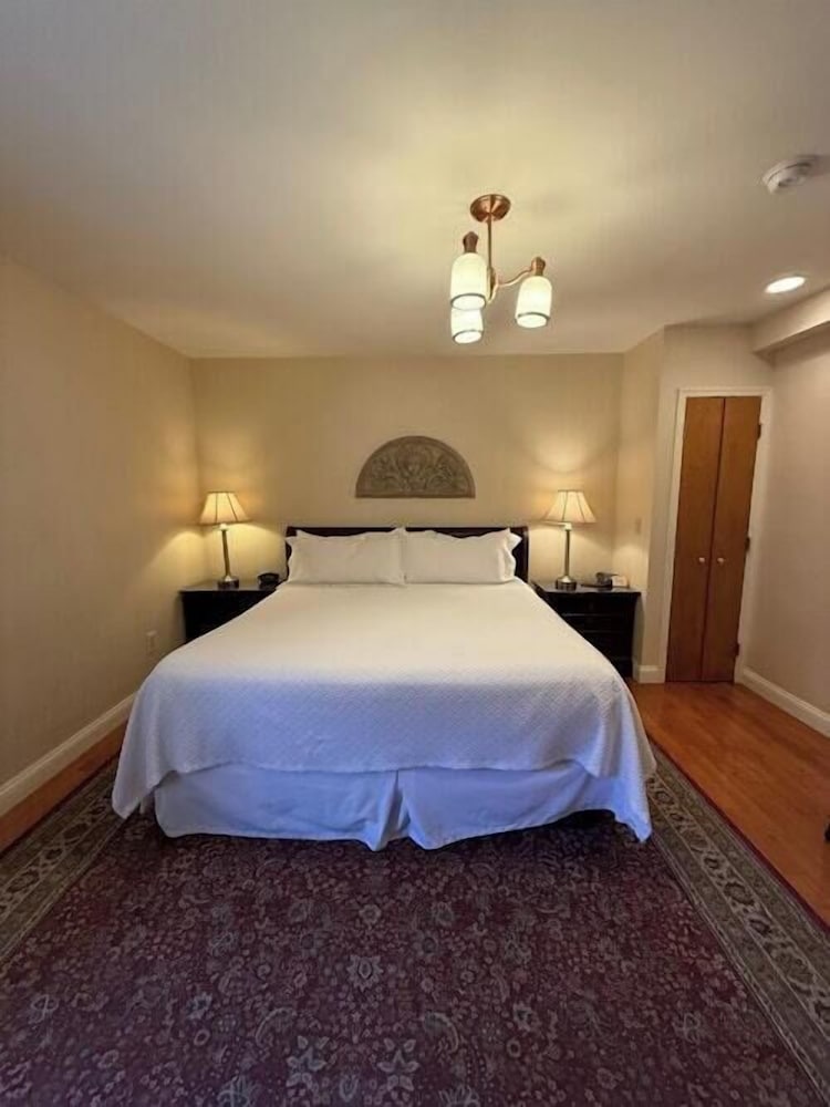 Standard Room-1 King Bed
