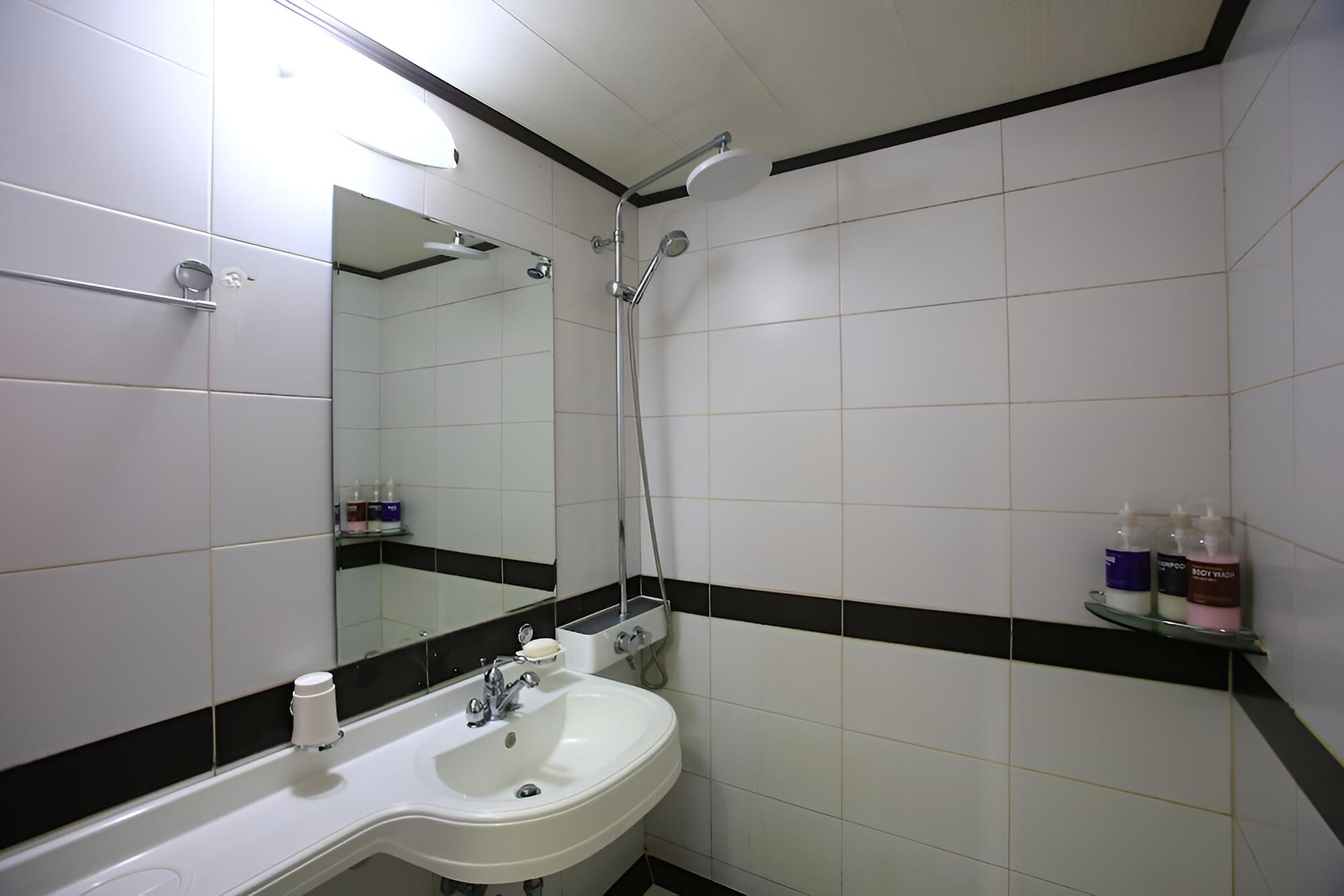 Room (Standard (double room)) - Photo 6