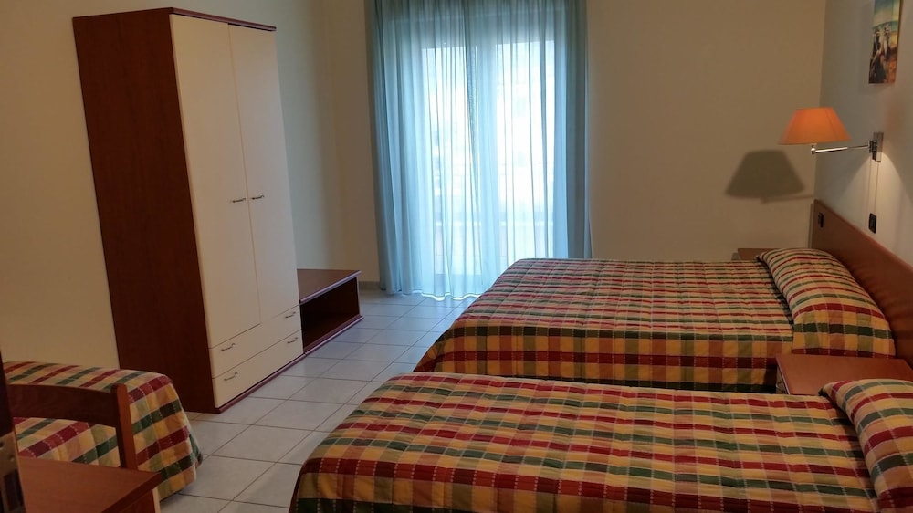 Quadruple Room - Photo 1