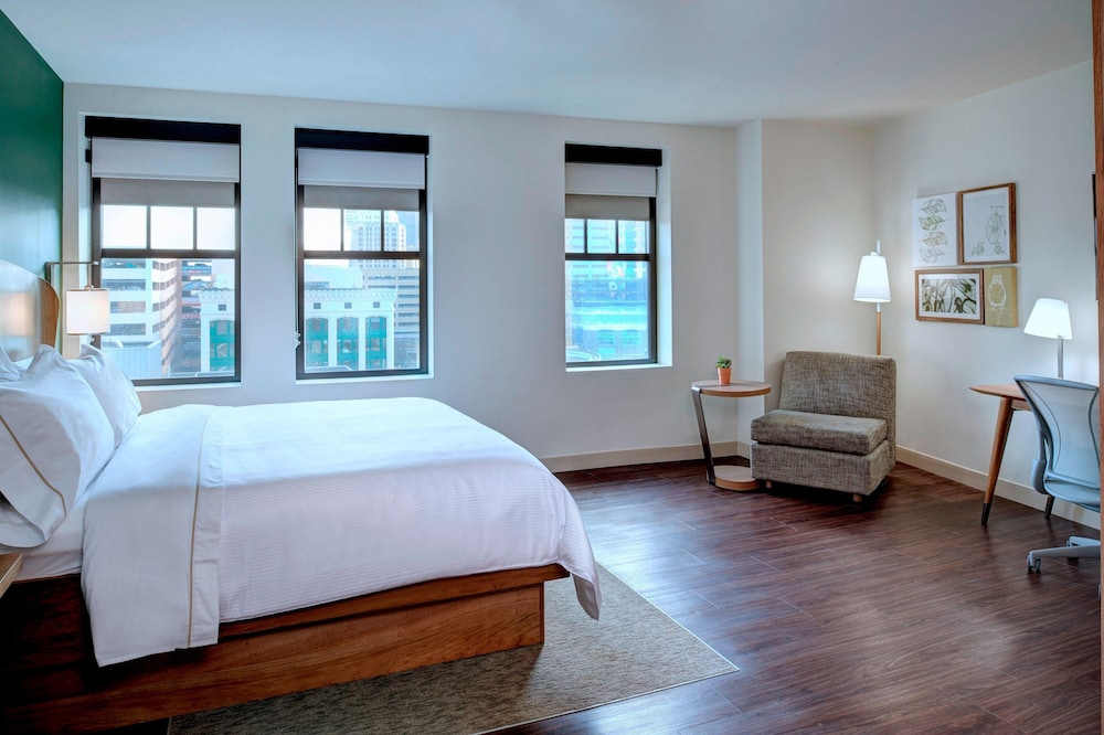 Studio, 1 King Bed (Mobility Accessible, Roll-in Shower) - Photo 1
