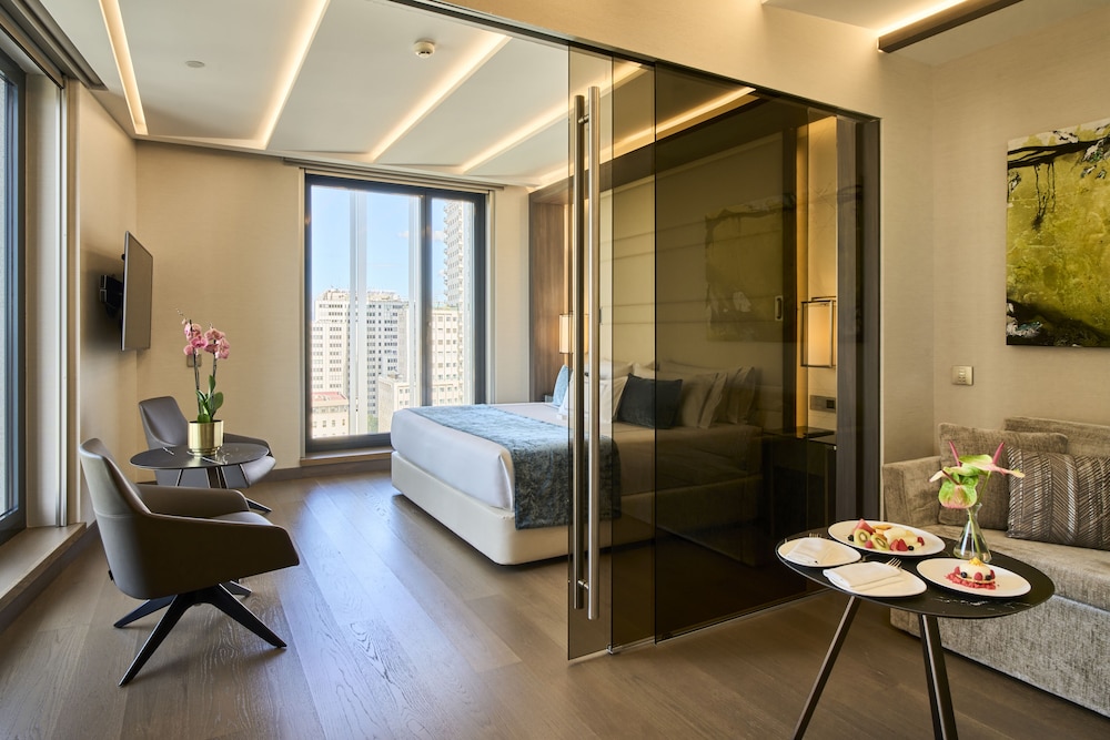 Double Junior Suite for Single Use, City View