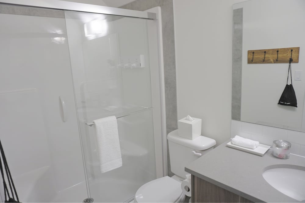 Less Desirable 1 Bedroom Unit (No parking, close to hot tub, No Pets) photo 3
