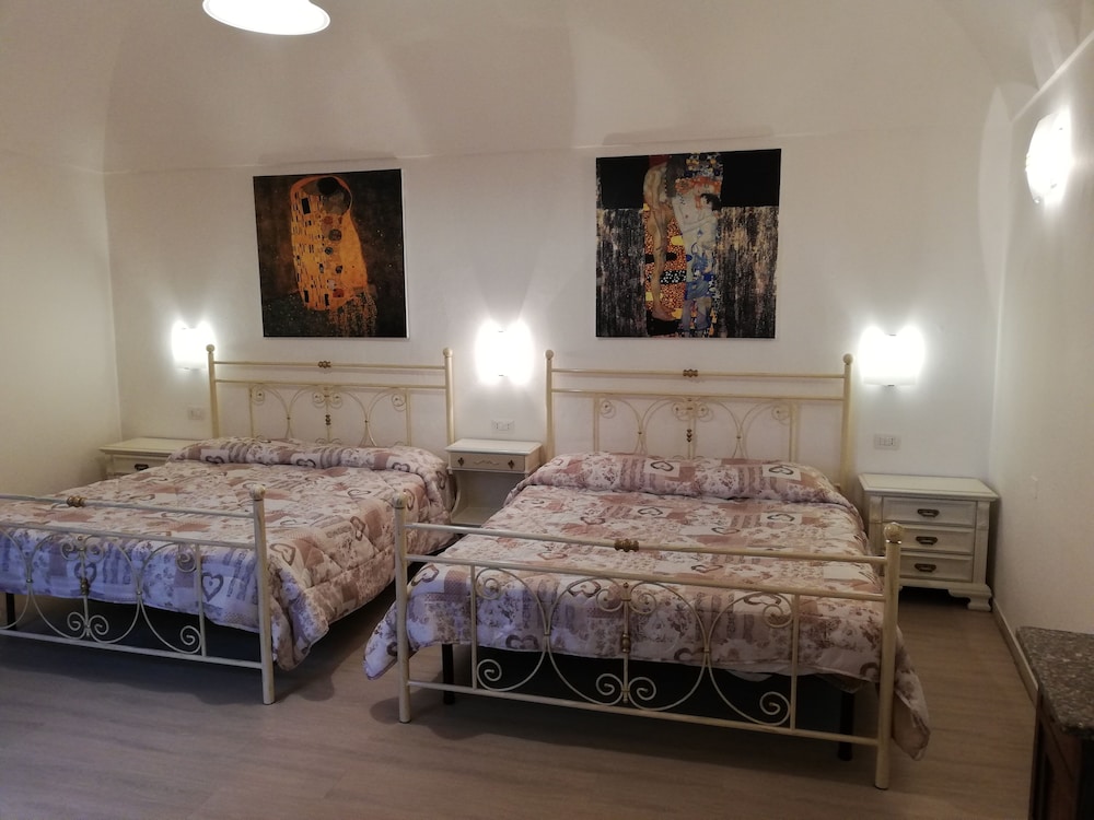 Classic Quadruple Room photo 2