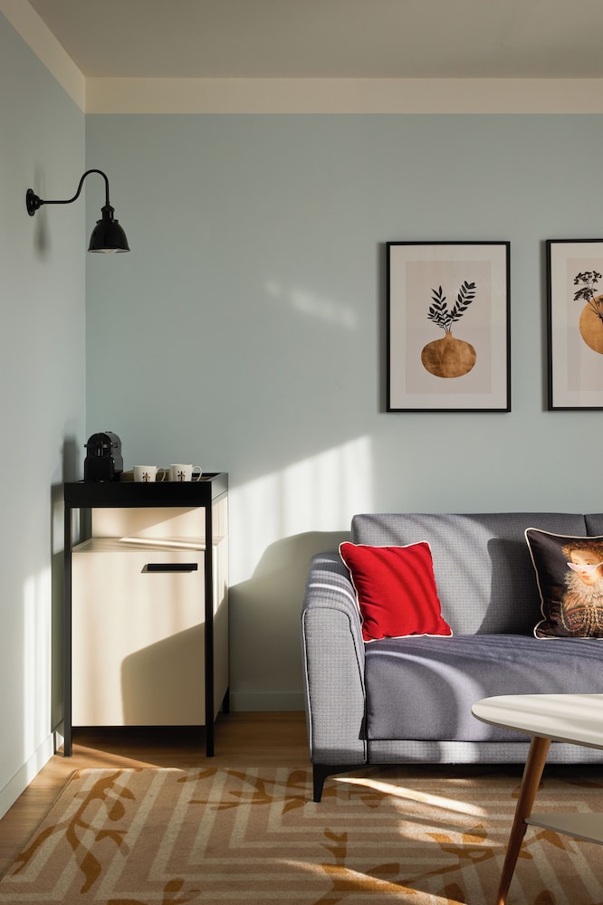 Suite (1 King, Single Sofa Bed)