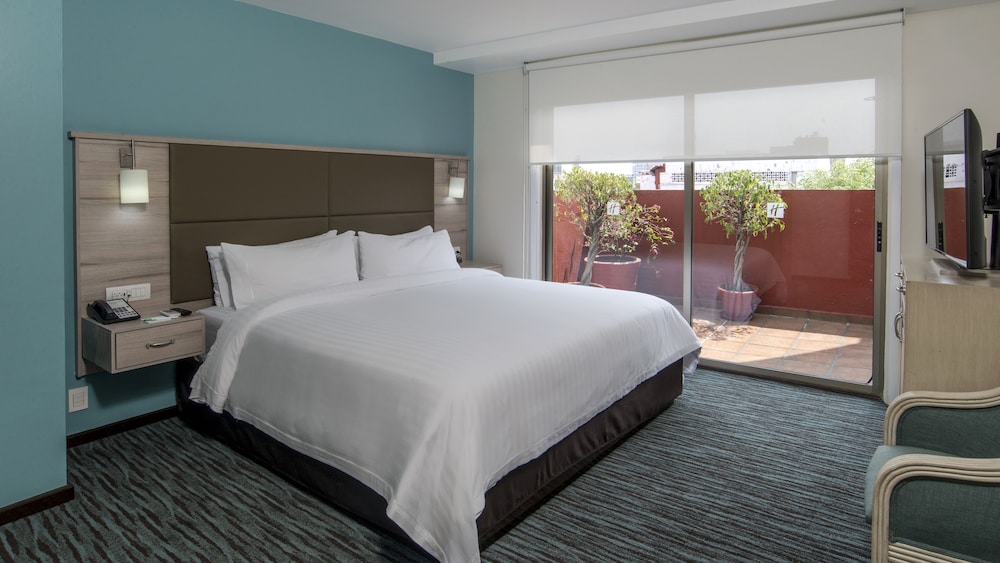 Suite, 2 Bedrooms - Photo 4